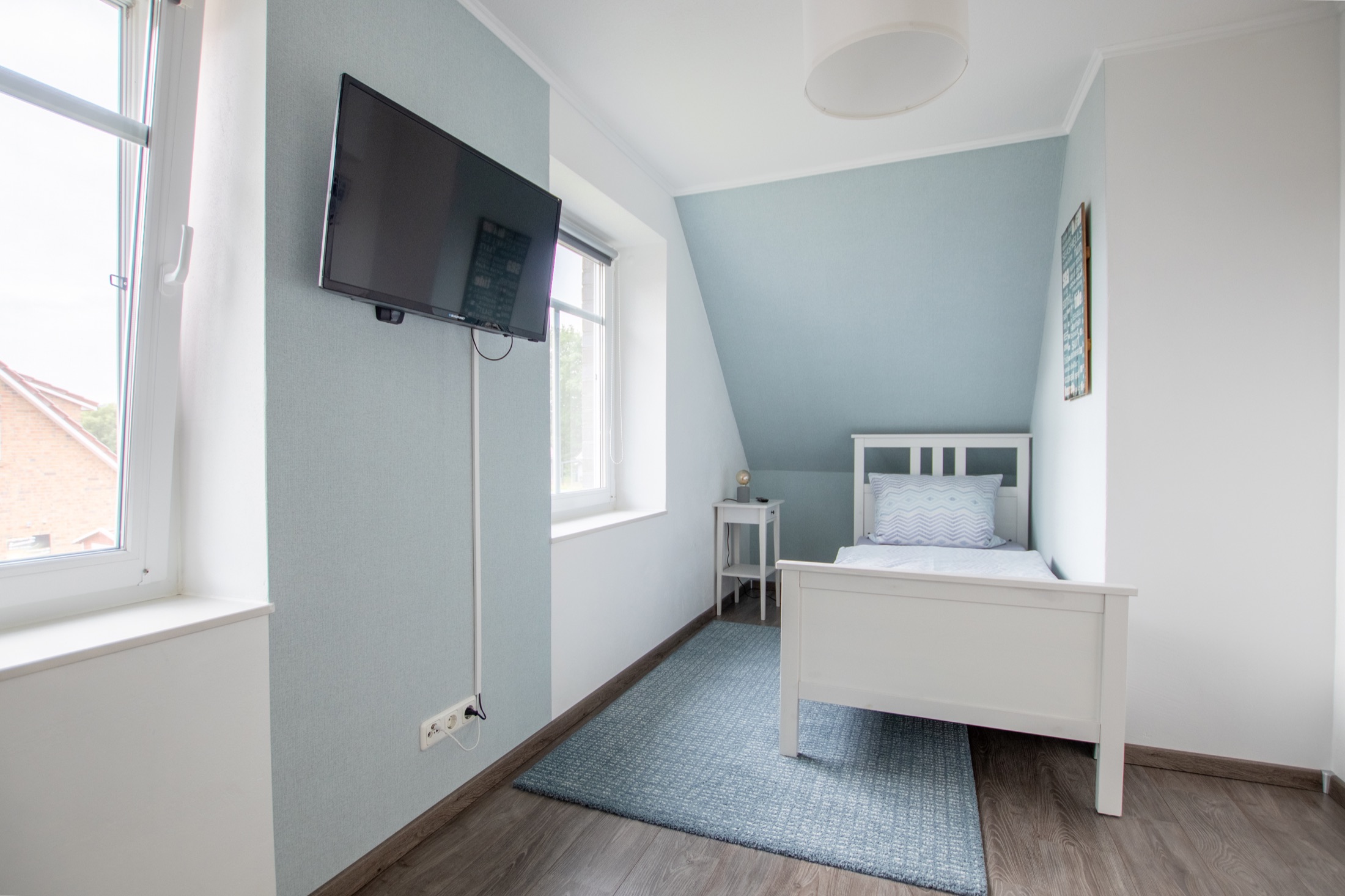 Schlafzimmer im Obergeschoss mit Einzelbett
